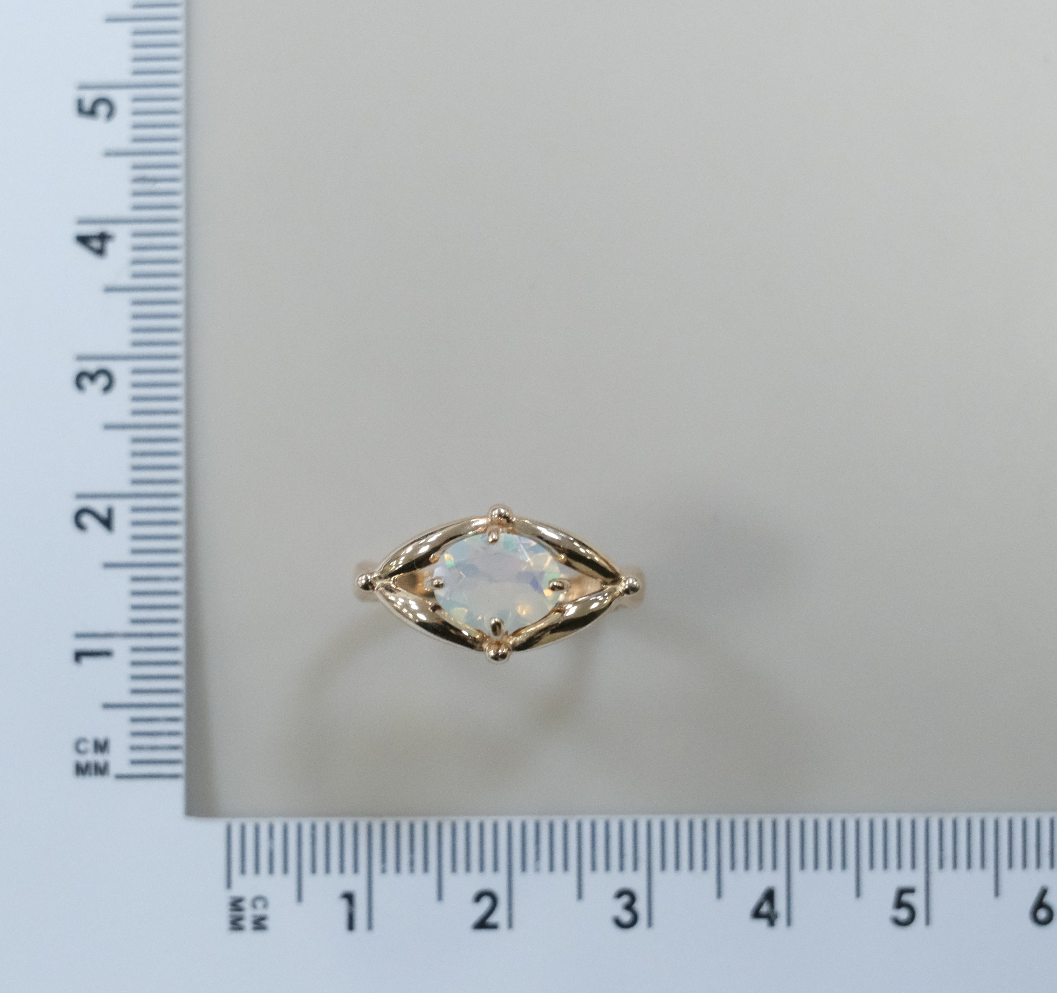 Серебряное кольцо с опалом